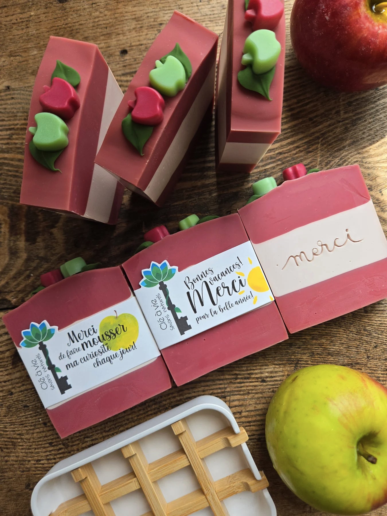 Savon naturel - Pomme - Merci pour la belle année, Bonnes Vacances! - Cadeau enseignant(es) et éducatrices - Clé à vie